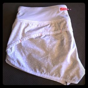 Lululemon Speed Short Size 8 Dune Dot w/ Coral Zip